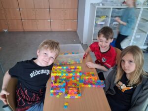 aeb0d18c-3d3d-4dd9-81b0-bfbd21c6d310